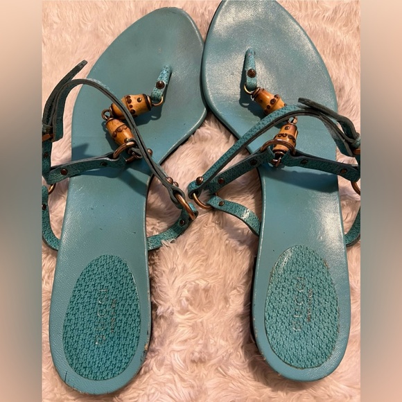 Gucci Made in Italy Turquoise Bamboo Accent Leather T-Strap Sandals size 9B - Picture 2 of 6
